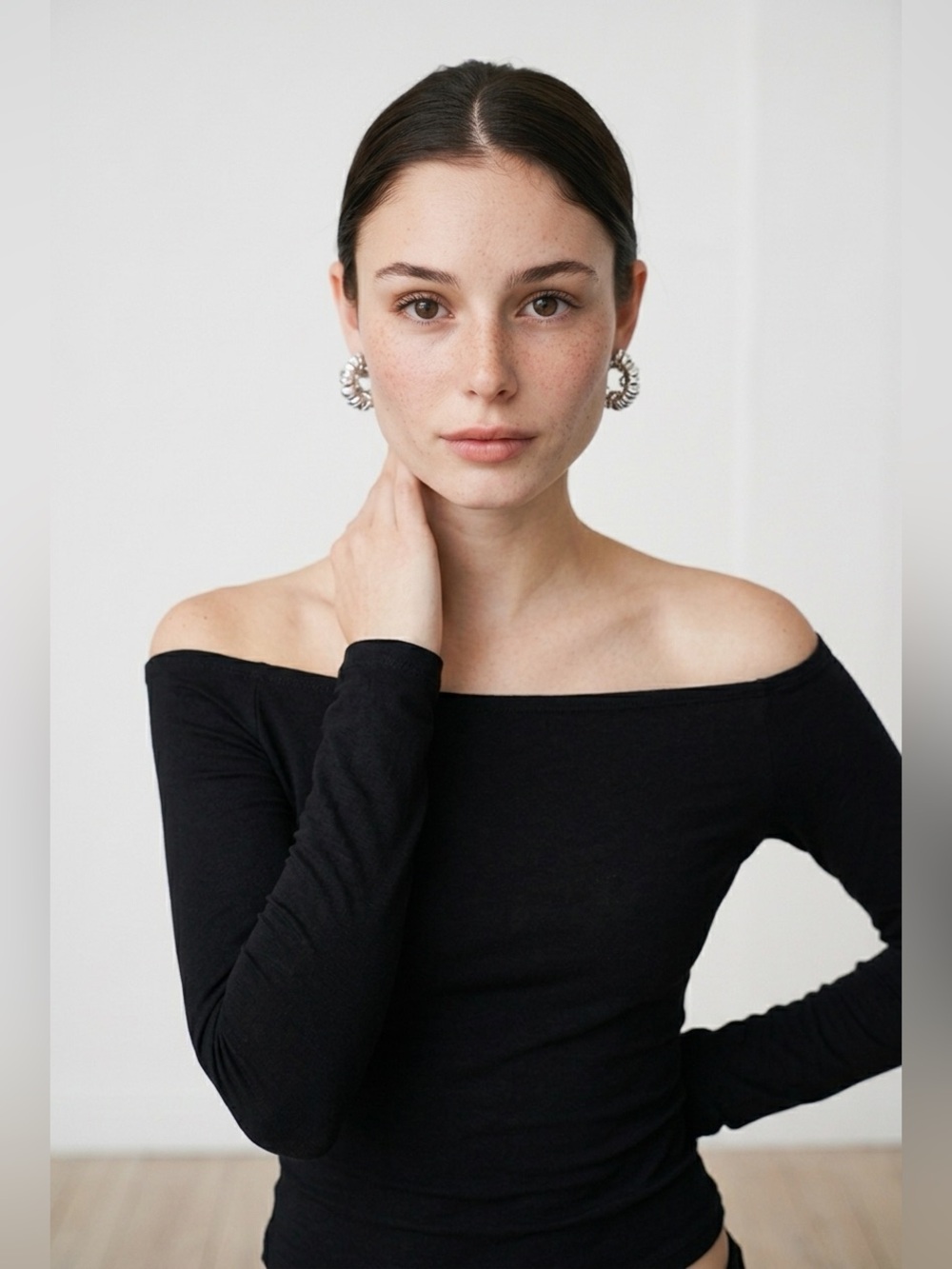 Lizette Collection Off‑Shoulder Black Long Sleeve Top – Size S (NWT)